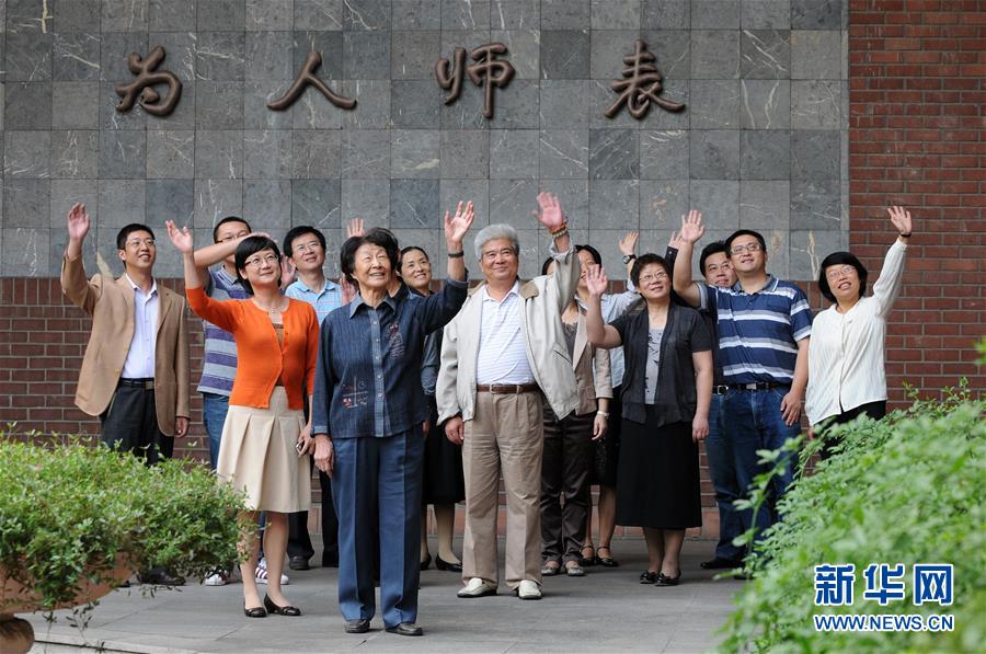 （愛(ài)國(guó)情 奮斗者&middot;圖文互動(dòng)）（4）于漪：站上講臺(tái)就是生命在歌唱