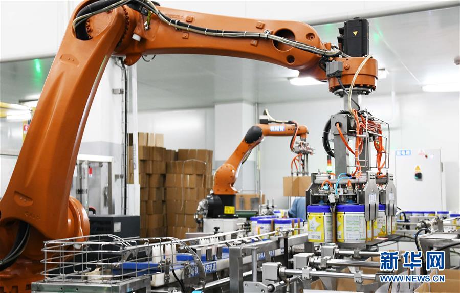 （在習(xí)近平新時代中國特色社會主義思想指引下&mdash;&mdash;新時代新作為新篇章&middot;圖文互動）（4）&ldquo;無人作業(yè)&rdquo;來臨 綠色食品&ldquo;當家&rdquo;&mdash;&mdash;黑龍江探索現(xiàn)代農(nóng)業(yè)發(fā)展路徑