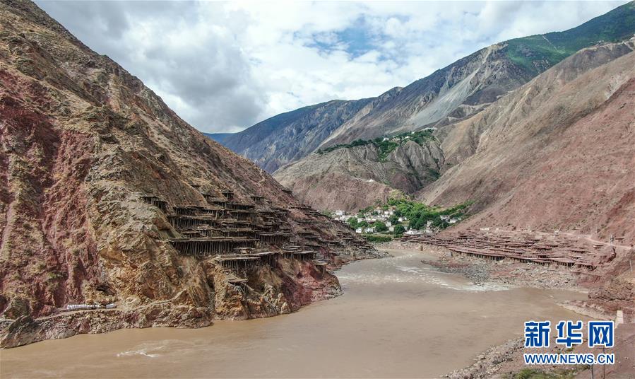 （圖文互動）（1）大地的饋贈 風(fēng)和陽光的作品&mdash;&mdash;西藏芒康鹽田的前世今生