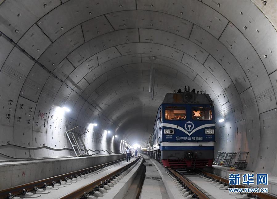 （新華全媒頭條&middot;圖文互動(dòng)）（3）百年&ldquo;筑夢(mèng)&rdquo;的榮光&mdash;&mdash;寫(xiě)在京張高鐵全線軌道貫通之際