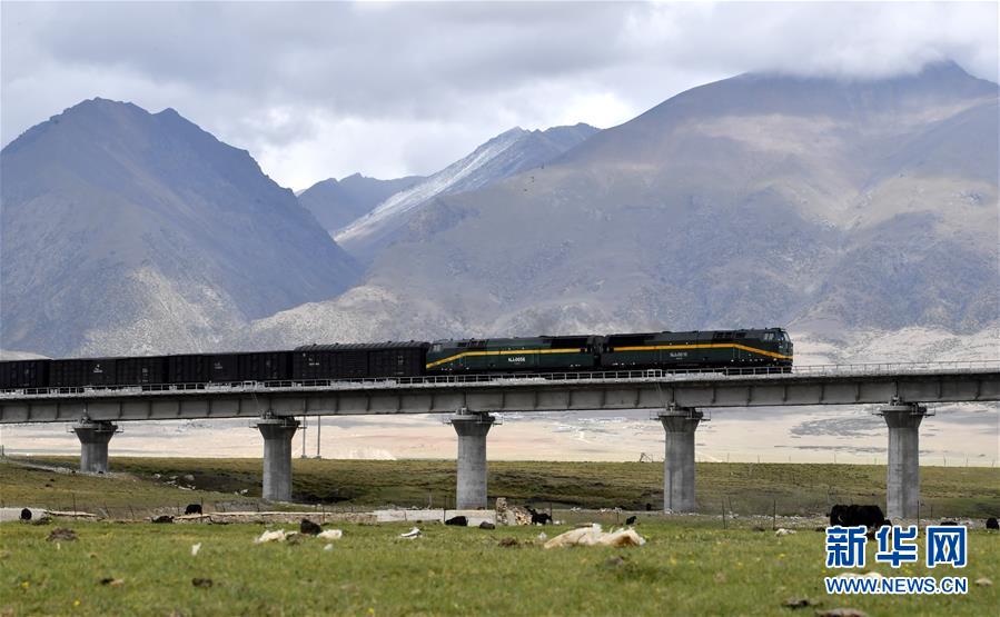 （壯麗七十年&middot;奮斗新時(shí)代&middot;圖文互動(dòng)）（4）天路，讓世界屋脊不再遙遠(yuǎn)