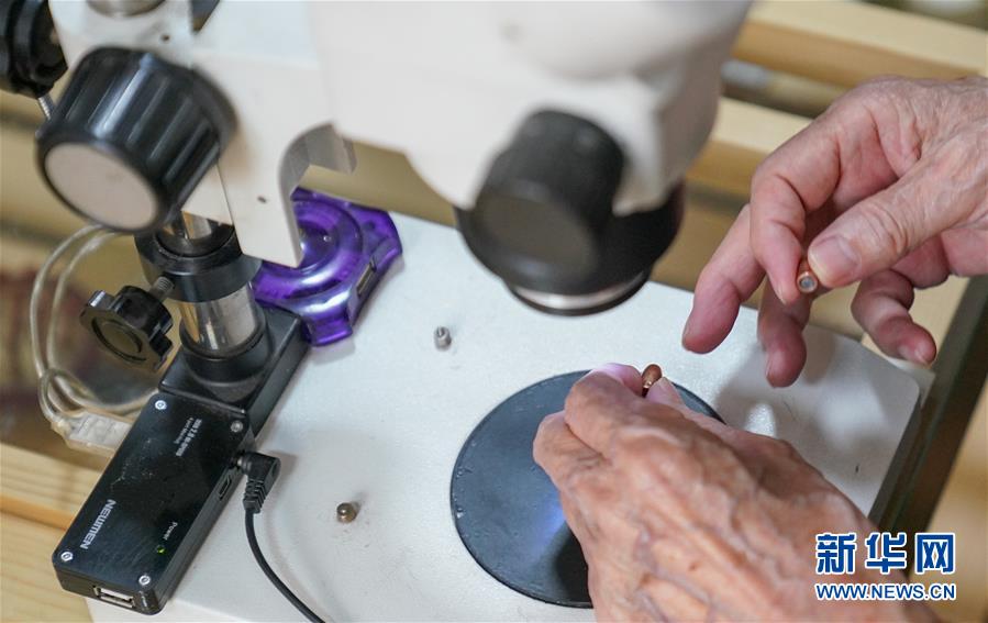 （新華全媒頭條&middot;時代先鋒&middot;圖文互動）（7）傳奇的英雄 無悔的忠誠&mdash;&mdash;記刑偵痕跡檢驗(yàn)專家崔道植