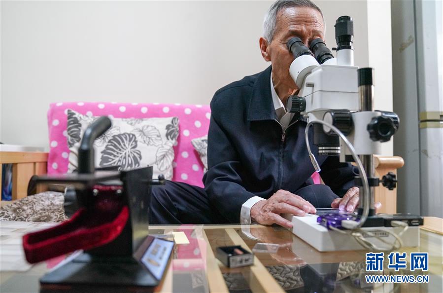（新華全媒頭條&middot;時代先鋒&middot;圖文互動）（6）傳奇的英雄 無悔的忠誠&mdash;&mdash;記刑偵痕跡檢驗(yàn)專家崔道植