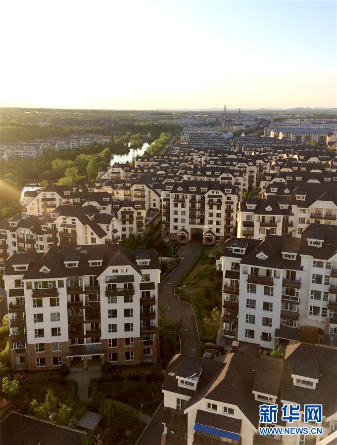 （在習(xí)近平新時(shí)代中國特色社會(huì)主義思想指引下&mdash;&mdash;新時(shí)代新作為新篇章&middot;圖文互動(dòng)）（2）在這里，遇見&ldquo;詩和遠(yuǎn)方&rdquo;&mdash;&mdash;長白山下&ldquo;第一鎮(zhèn)&rdquo;的全域旅游實(shí)踐