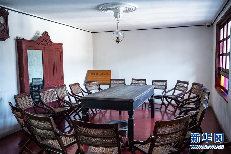 （新華全媒頭條&middot;壯麗70年&middot;奮斗新時(shí)代&mdash;&mdash;記者再走長征路&middot;圖文互動(dòng)）（2）偉大轉(zhuǎn)折是怎樣發(fā)生的&mdash;&mdash;重回遵義會(huì)議現(xiàn)場