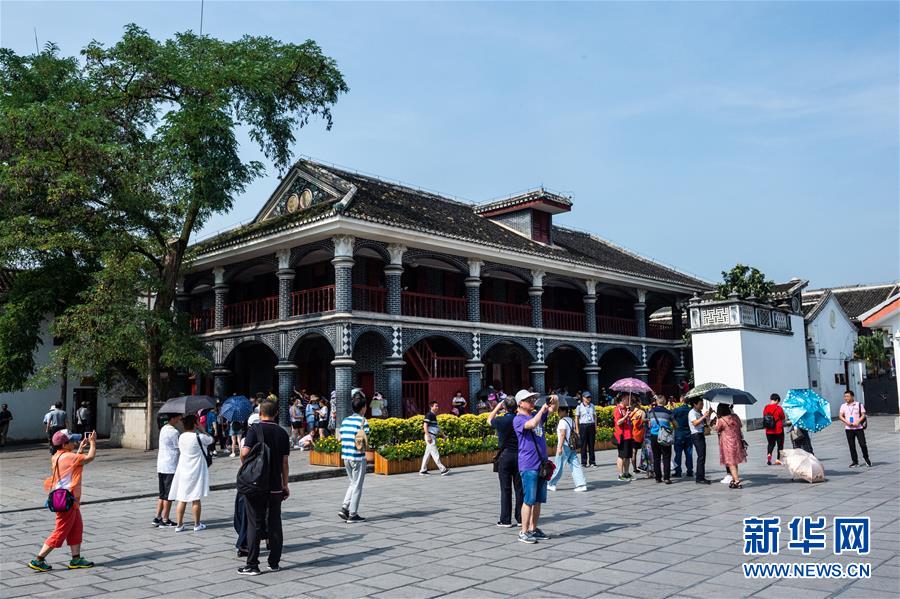 （新華全媒頭條&middot;壯麗70年&middot;奮斗新時(shí)代&mdash;&mdash;記者再走長征路&middot;圖文互動(dòng)）（7）偉大轉(zhuǎn)折是怎樣發(fā)生的&mdash;&mdash;重回遵義會(huì)議現(xiàn)場