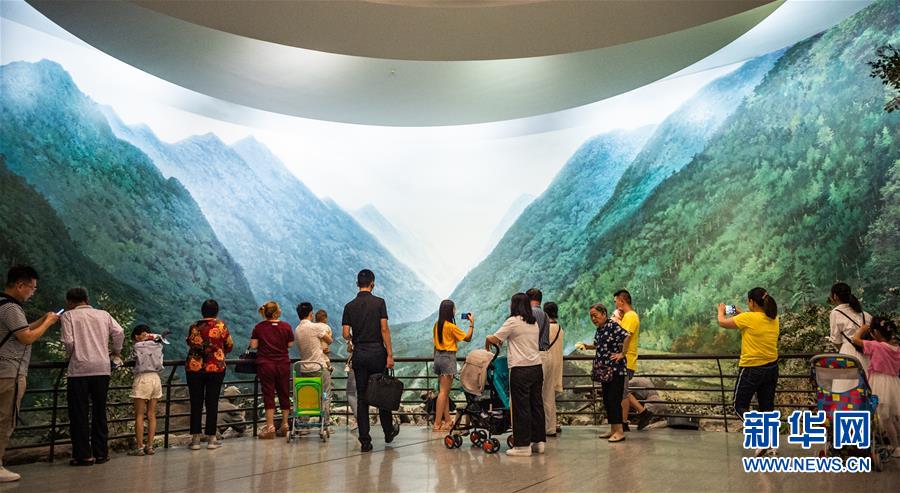 （新華全媒頭條&middot;壯麗70年&middot;奮斗新時(shí)代&mdash;&mdash;記者再走長征路&middot;圖文互動(dòng)）（11）偉大轉(zhuǎn)折是怎樣發(fā)生的&mdash;&mdash;重回遵義會(huì)議現(xiàn)場