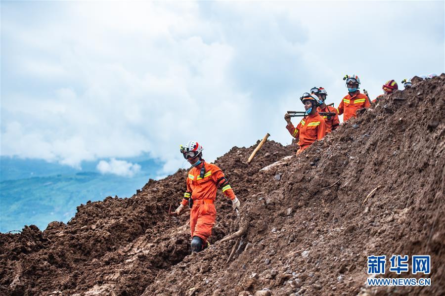 （新華全媒頭條&middot;圖文互動）（3）有一絲希望，就盡百倍努力&mdash;&mdash;貴州水城&ldquo;7&middot;23&rdquo;特大山體滑坡72小時救援紀實