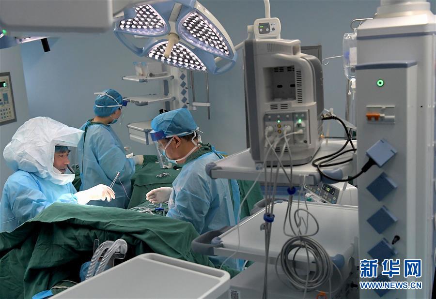 （中國網(wǎng)事&middot;感動2019&middot;圖文互動）（2）為艾滋病患者主刀的醫(yī)生馮秀嶺：每個生命都值得尊重