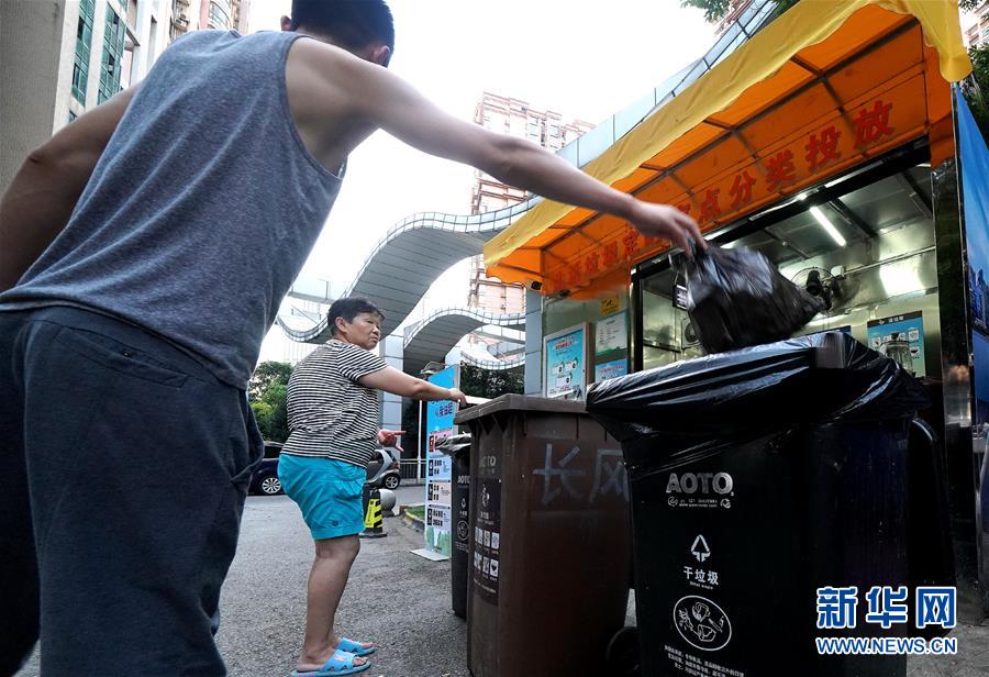 （新華視點(diǎn)&middot;圖文互動(dòng)）（3）上海垃圾分類&ldquo;滿月&rdquo;：&ldquo;拎得清&rdquo;了，&ldquo;守得住&rdquo;么？