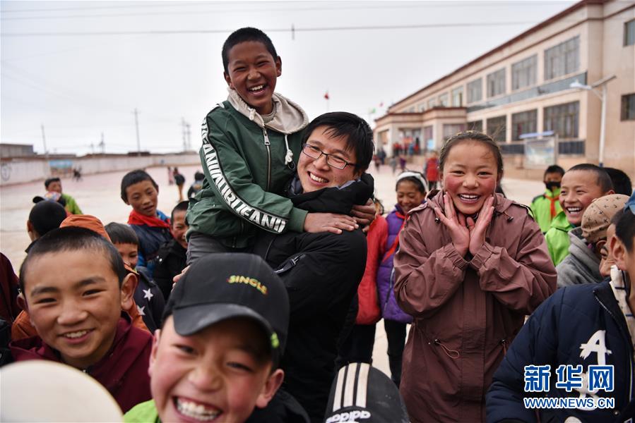 （不忘初心、牢記使命&middot;圖文互動(dòng)）（1）青春之花綻放五千米云端&mdash;&mdash;記扎根海拔最高縣小學(xué)教師夫妻杜安東、曹曉花