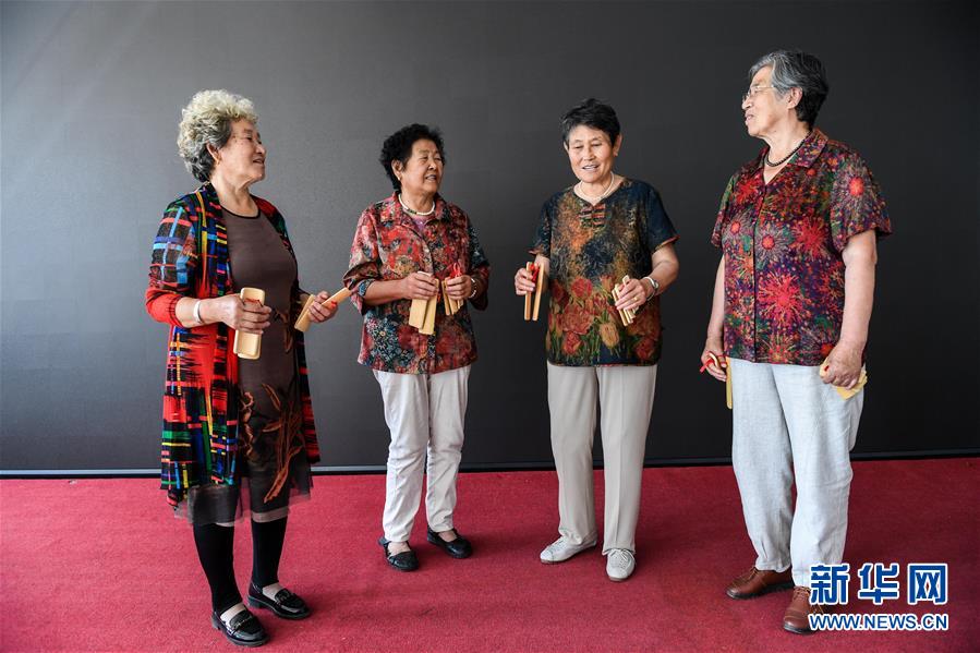 (在習(xí)近平新時(shí)代中國(guó)特色社會(huì)主義思想指引下——新時(shí)代新作為新篇章·總書記關(guān)心的百姓身邊事·圖文互動(dòng))(7)棚改的溫暖:1億多人“出棚進(jìn)樓”