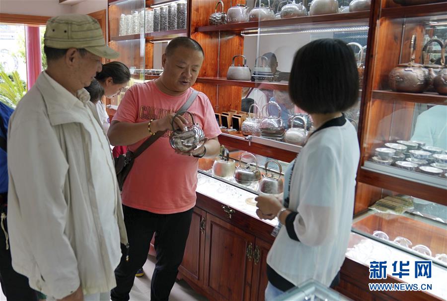 (在習(xí)近平新時(shí)代中國(guó)特色社會(huì)主義思想指引下——新時(shí)代新作為新篇章·總書記關(guān)心的百姓身邊事·圖文互動(dòng))(3)留住鄉(xiāng)愁 綻放新顏——傳統(tǒng)村落保護(hù)激發(fā)鄉(xiāng)村活力