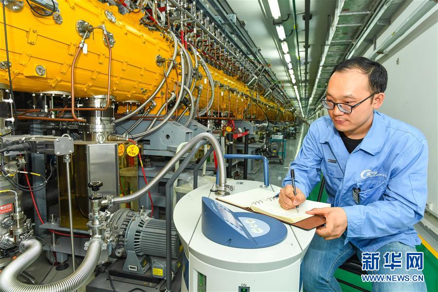 （壯麗70年&middot;奮斗新時(shí)代&mdash;&mdash;共和國(guó)發(fā)展成就巡禮&middot;圖文互動(dòng)）（5）南粵譜寫(xiě)新篇章　敢為人先再出發(fā)&mdash;&mdash;廣東70年跨越式發(fā)展紀(jì)實(shí)