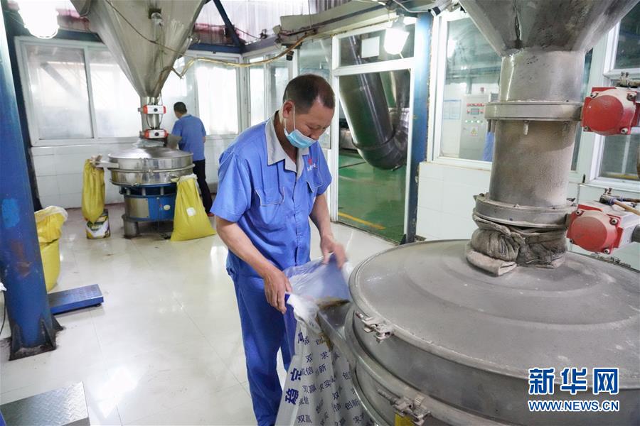 （在習(xí)近平新時(shí)代中國(guó)特色社會(huì)主義思想指引下&mdash;&mdash;新時(shí)代新作為新篇章&middot;總書記關(guān)心的百姓身邊事&middot;圖文互動(dòng)）（2）大污染變身&ldquo;大寶藏&rdquo;：治理畜禽糞污，他們這樣干！