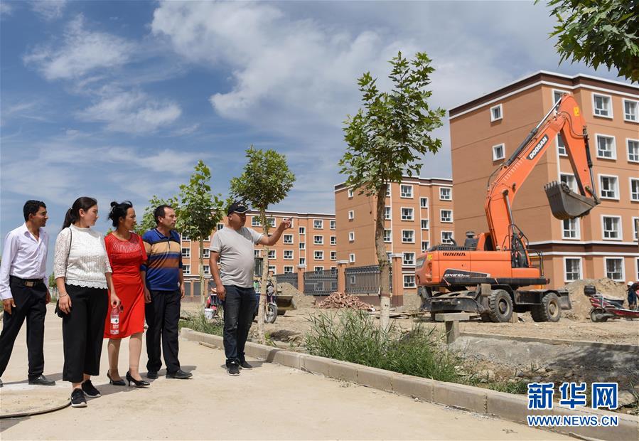 （決戰(zhàn)決勝脫貧攻堅(jiān)&middot;圖文互動）（1）拋在舊鄉(xiāng)的&ldquo;火墻&rdquo;&mdash;&mdash;新疆易地扶貧搬遷安置點(diǎn)見聞