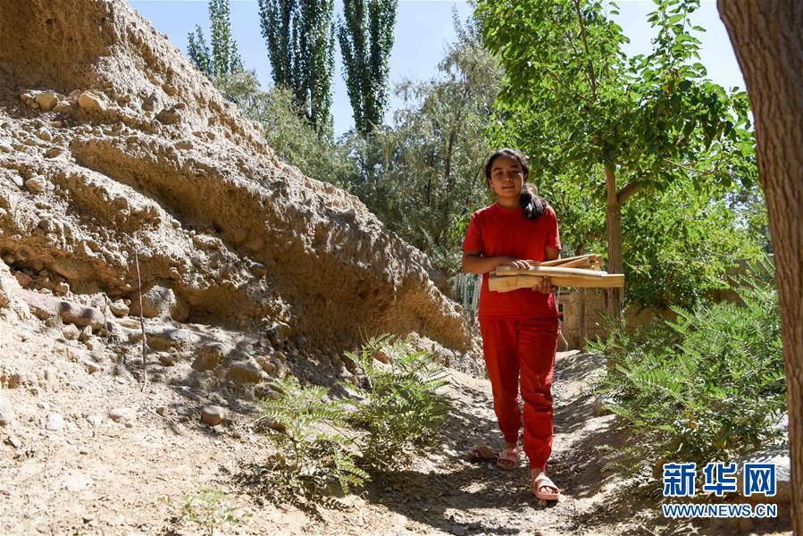 （決戰(zhàn)決勝脫貧攻堅(jiān)&middot;圖文互動）（5）拋在舊鄉(xiāng)的&ldquo;火墻&rdquo;&mdash;&mdash;新疆易地扶貧搬遷安置點(diǎn)見聞