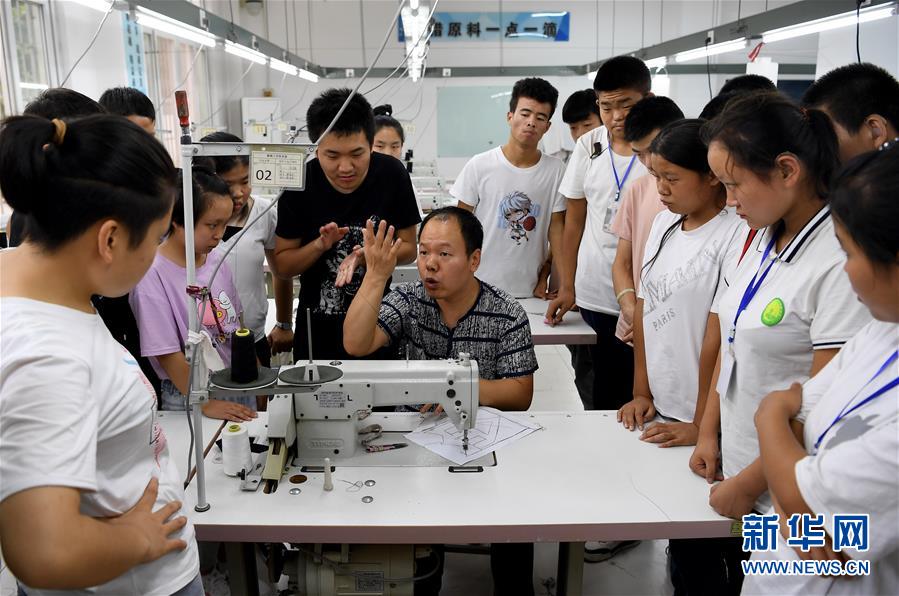 （壯麗70年&middot;奮斗新時(shí)代&mdash;&mdash;共和國發(fā)展成就巡禮&middot;圖文互動(dòng)）（4）優(yōu)先發(fā)展 奠基未來&mdash;&mdash;共和國教育事業(yè)發(fā)展成就巡禮