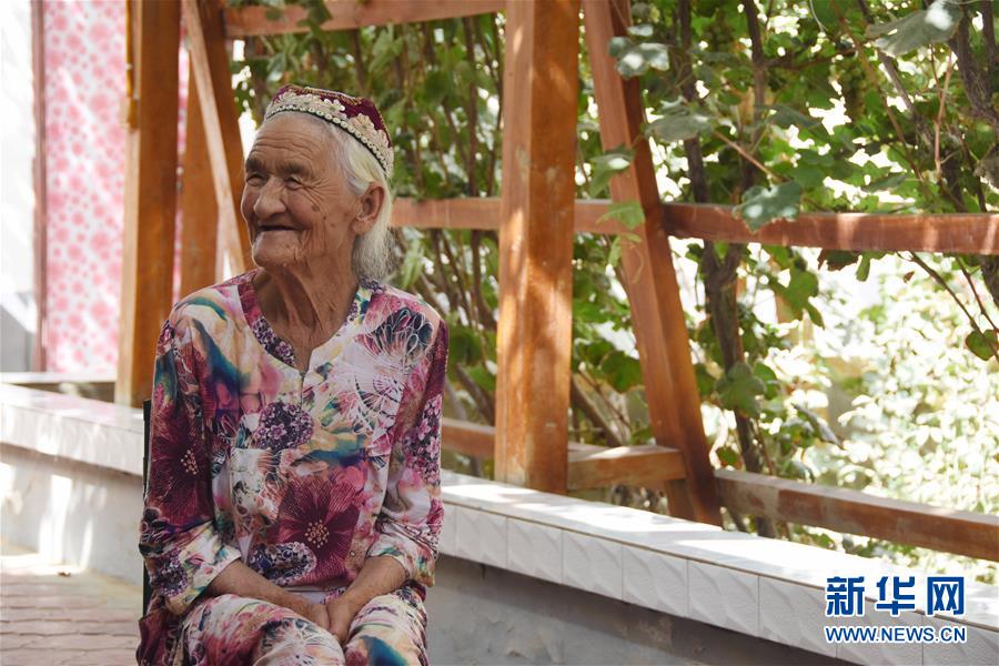(新華全媒頭條·圖文互動)(1)同心筑夢映天山——新疆70年改革發(fā)展穩(wěn)定述評