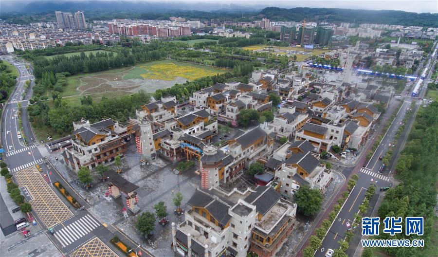 （新華全媒頭條&middot;圖文互動(dòng)）（12）讓各民族手足相親守望相助&mdash;&mdash;以習(xí)近平同志為核心的黨中央關(guān)心少數(shù)民族和民族工作紀(jì)實(shí)