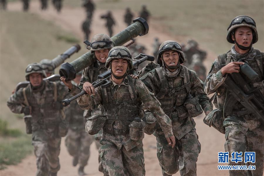 （新華全媒頭條&middot;圖文互動(dòng)）（13）沿著中國特色強(qiáng)軍之路闊步前進(jìn)&mdash;&mdash;黨中央、中央軍委領(lǐng)導(dǎo)推進(jìn)國防和軍隊(duì)建設(shè)70年紀(jì)實(shí)