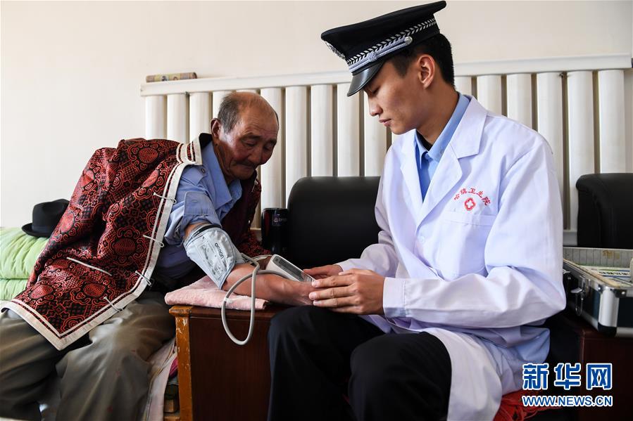 （愛國(guó)情 奮斗者&middot;圖文互動(dòng)）（4）印刻在戈壁上的名字