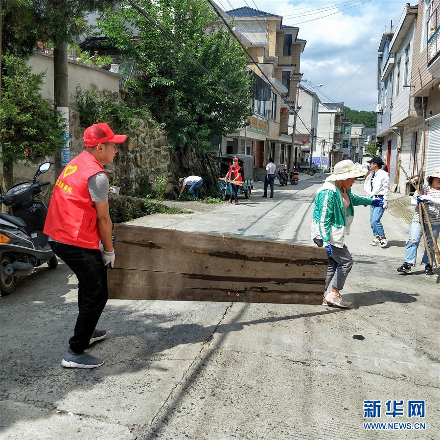 （新華全媒頭條&middot;時代先鋒&middot;圖文互動）（4）換得秋實一夏花&mdash;&mdash;追記基層青年紀檢監(jiān)察干部李夏