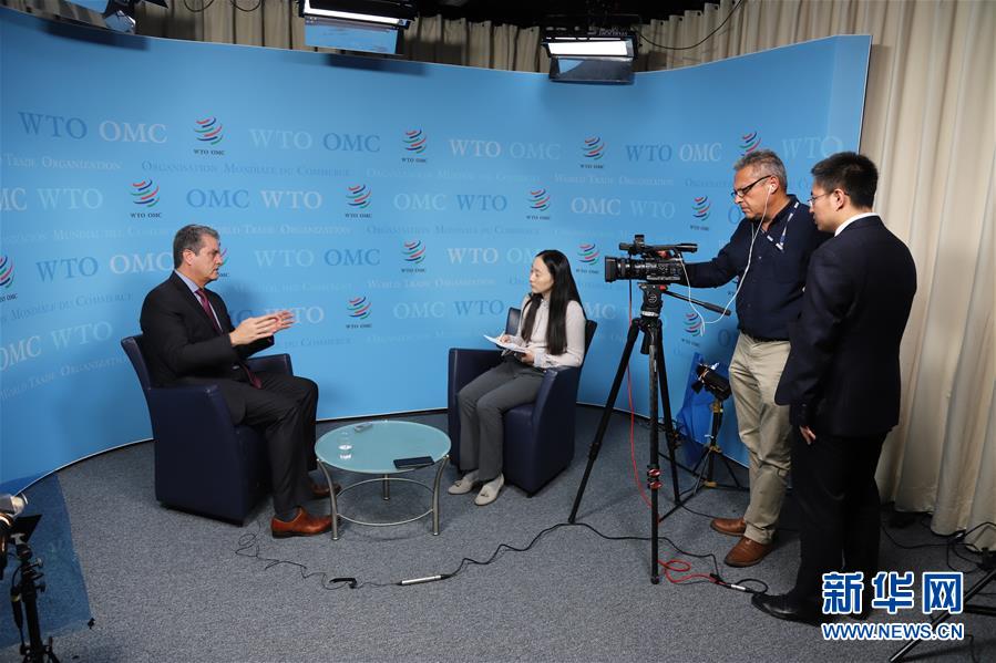 （第二屆進(jìn)博會&middot;圖文互動）（1）專訪：進(jìn)博會是中國推動經(jīng)濟(jì)全球化的持續(xù)承諾&mdash;&mdash;訪世貿(mào)組織總干事阿澤維多
