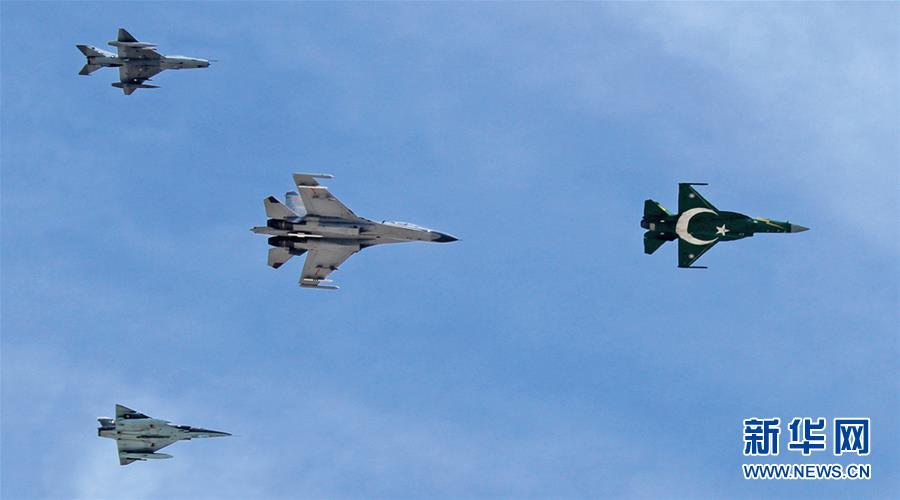 （新華全媒頭條&middot;人民空軍70年&middot;圖文互動(dòng)）（8）陽(yáng)光照耀奮飛的航程&mdash;&mdash;黨中央、中央軍委和習(xí)主席關(guān)心人民空軍建設(shè)發(fā)展紀(jì)實(shí)