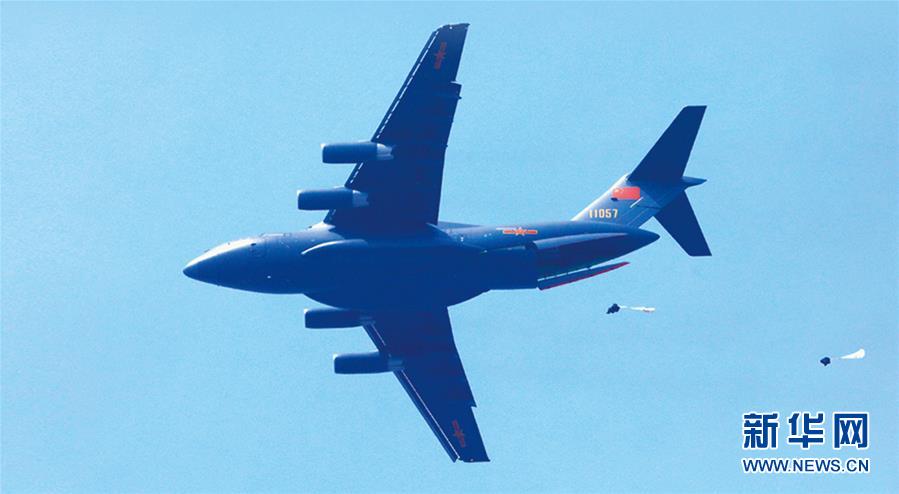 （新華全媒頭條&middot;人民空軍70年&middot;圖文互動(dòng)）（10）陽(yáng)光照耀奮飛的航程&mdash;&mdash;黨中央、中央軍委和習(xí)主席關(guān)心人民空軍建設(shè)發(fā)展紀(jì)實(shí)