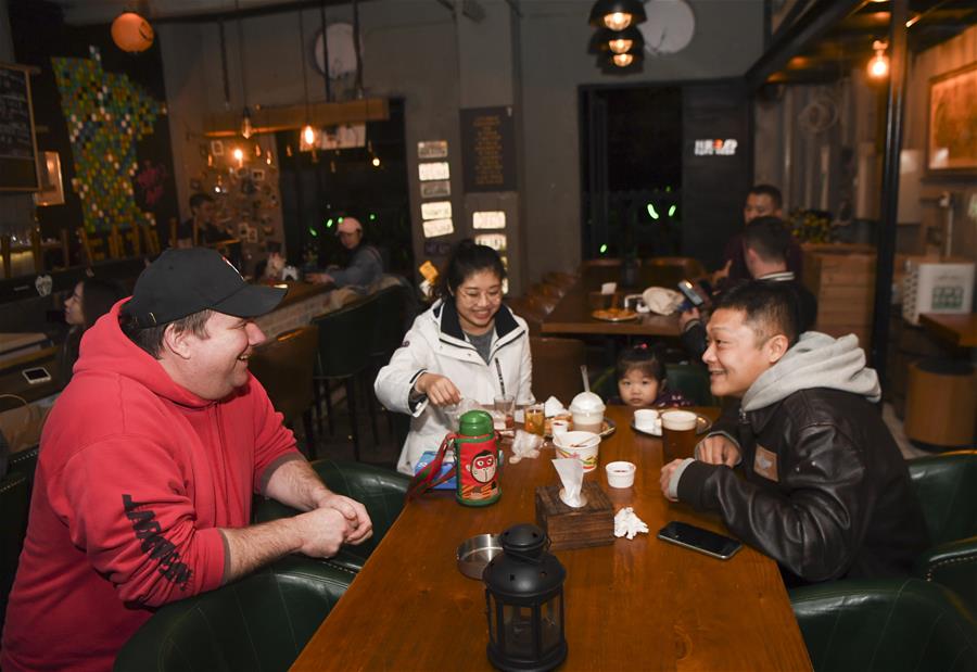 （在習近平新時代中國特色社會主義思想指引下&mdash;&mdash;新時代新作為新篇章&middot;總書記關切開放事&middot;圖文互動）（2）中國引力：在開放的中國共創(chuàng)幸福 