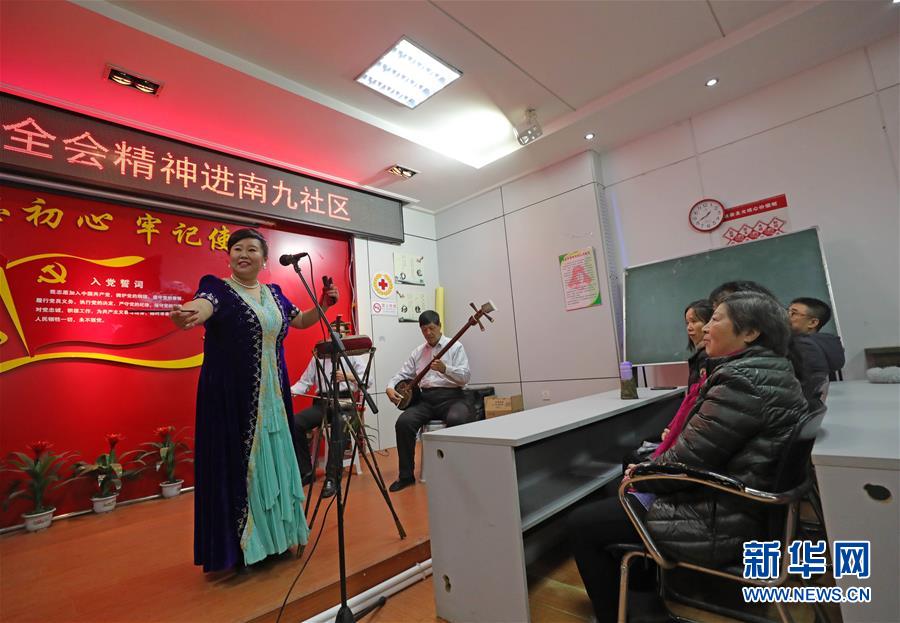 （四中全會精神在基層&middot;圖文互動）（4）說學逗唱間傳遞中國之治&mdash;&mdash;遼寧創(chuàng)新組織曲藝小分隊宣講四中全會精神