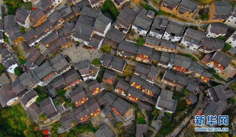 （圖文互動(dòng)）（1）鄉(xiāng)村攝影師、鄉(xiāng)村&ldquo;模特&rdquo;、民宿店主&mdash;&mdash;鄉(xiāng)村旅游推動(dòng)婺源農(nóng)民生活方式發(fā)生新變化