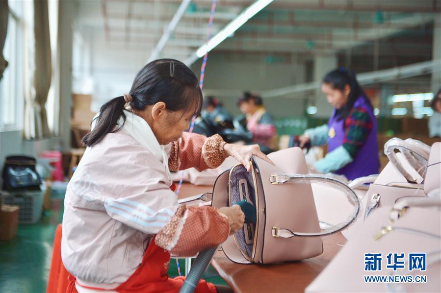 （圖文互動(dòng)）（3）人回鄉(xiāng)、錢回流、企回遷&mdash;&mdash;一個(gè)大石山區(qū)貧困縣的返鄉(xiāng)創(chuàng)業(yè)故事 