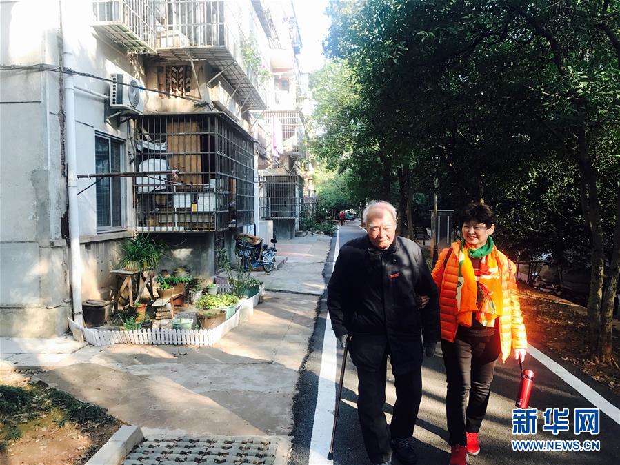 （新華全媒頭條&middot;圖文互動）（8）滄海橫流 信仰彌堅(jiān)&mdash;&mdash;記共產(chǎn)黨員、湘潭大學(xué)九旬教授滄南