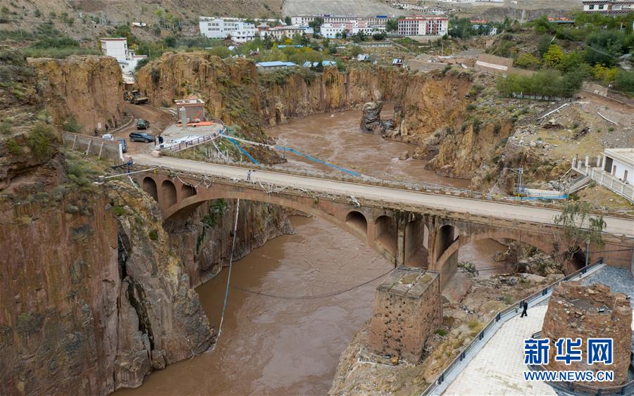 （新華全媒頭條&middot;圖文互動(dòng)）（6）格?；ㄩ_滿天路&mdash;&mdash;寫在川藏公路通車65周年之際