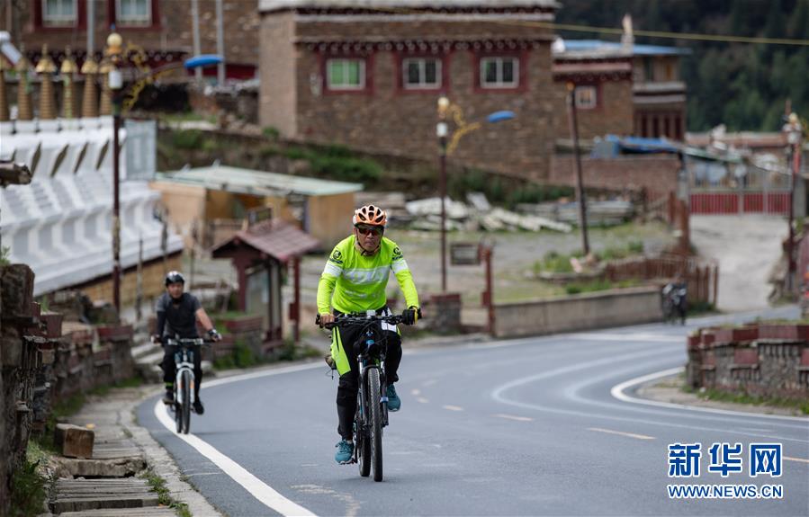 （新華全媒頭條&middot;圖文互動(dòng)）（11）格?；ㄩ_滿天路&mdash;&mdash;寫在川藏公路通車65周年之際