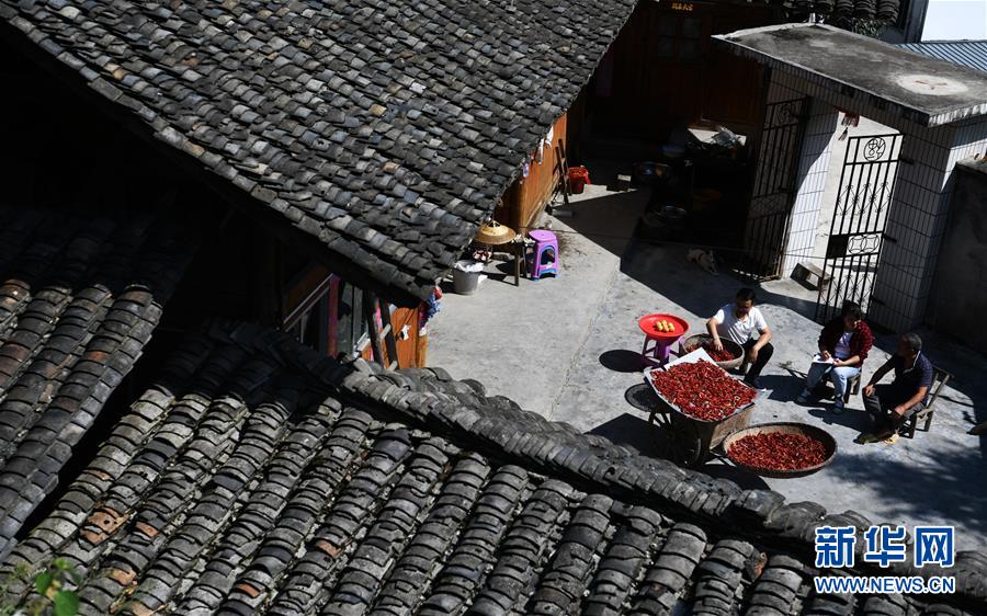 （新華全媒頭條&middot;圖文互動）（3）干部去哪兒了？&mdash;&mdash;貴州干部大規(guī)模下沉脫貧攻堅一線紀(jì)實