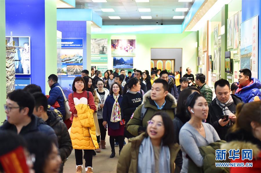 （圖文互動(dòng)）（5）慶祝中華人民共和國(guó)成立70周年大型成就展現(xiàn)場(chǎng)觀展人次突破300萬