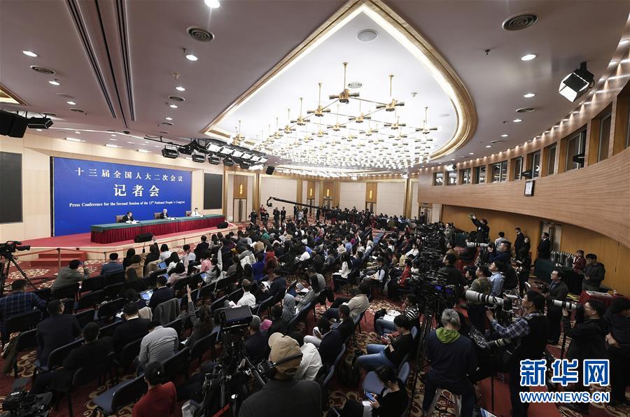 （兩會）（4）國務(wù)院扶貧辦主任劉永富就&ldquo;攻堅克難&mdash;&mdash;堅決打贏脫貧攻堅戰(zhàn)&rdquo;答記者問