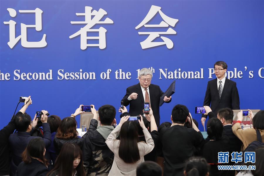 （兩會(huì)）（5）國(guó)務(wù)院扶貧辦主任劉永富就&ldquo;攻堅(jiān)克難&mdash;&mdash;堅(jiān)決打贏脫貧攻堅(jiān)戰(zhàn)&rdquo;答記者問