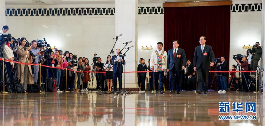 （兩會(huì)&middot;面對面）（13）全國人大代表接受采訪