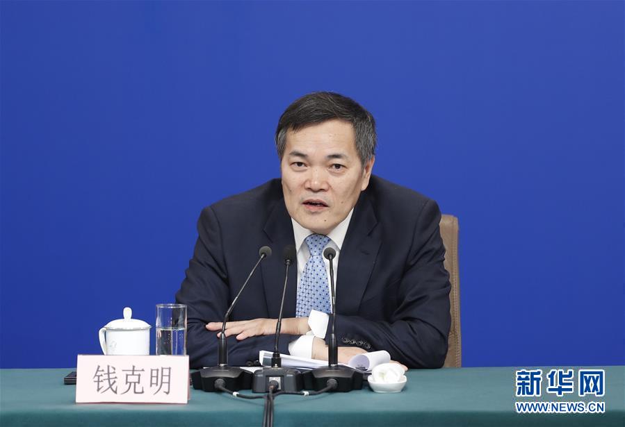 （兩會(huì)&middot;XHDW）（6）商務(wù)部部長(zhǎng)鐘山等就&ldquo;促進(jìn)形成強(qiáng)大國(guó)內(nèi)市場(chǎng) 推動(dòng)全方位對(duì)外開(kāi)放&rdquo;答記者問(wèn)