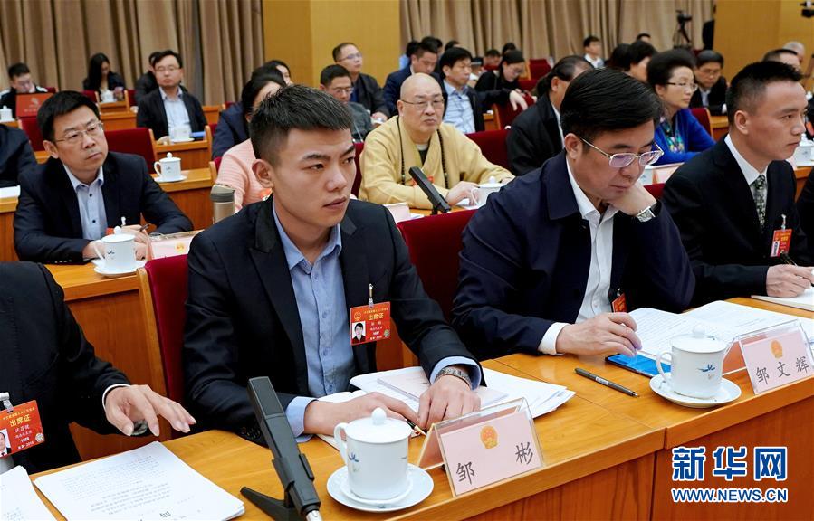 （新華全媒頭條&middot;兩會特別報(bào)道&middot;圖文互動）（7）向著夢想的接力&mdash;&mdash;&ldquo;90歲&rdquo;與&ldquo;95后&rdquo;代表的&ldquo;對話&rdquo;