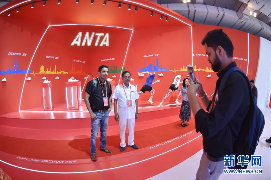 （新華全媒頭條&middot;圖文互動(dòng)）（9）上下同心再出發(fā)&mdash;&mdash;習(xí)近平總書記同出席2019年全國兩會(huì)人大代表、政協(xié)委員共商國是紀(jì)實(shí)