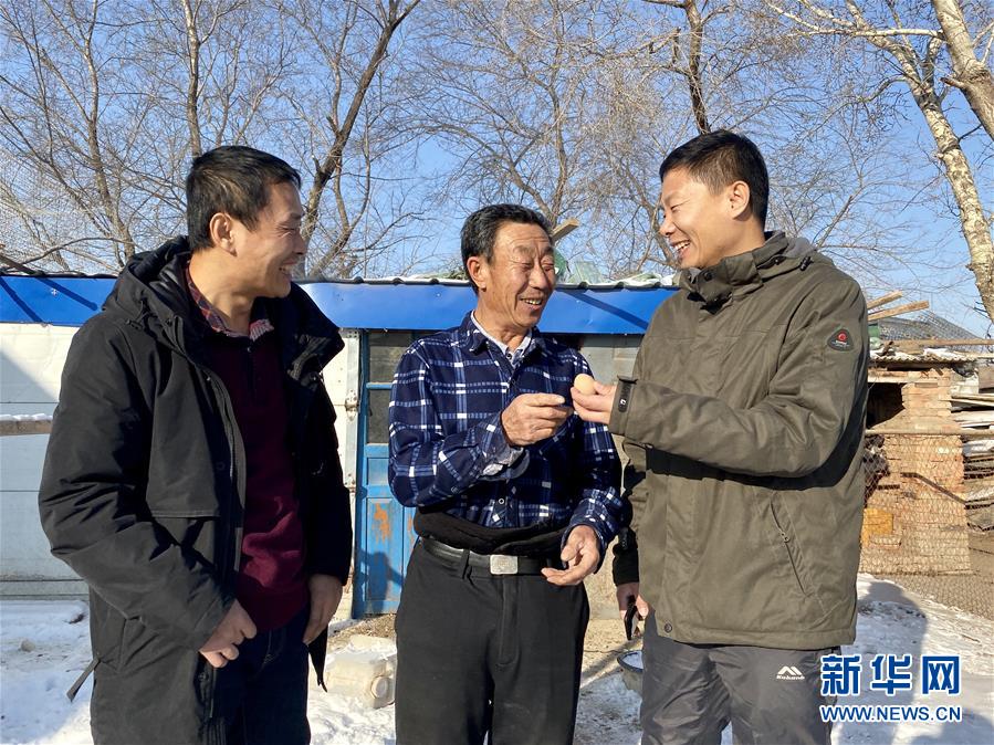 (在習(xí)近平新時代中國特色社會主義思想指引下——新時代新作為新篇章·總書記關(guān)切脫貧事·決勝貧困·圖文互動)(1)讓一方水土“富養(yǎng)”一方人——扶貧特色產(chǎn)業(yè)惠及千家萬戶