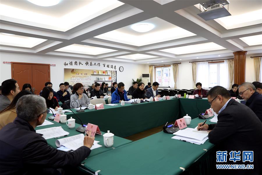 （新華全媒頭條&middot;圖文互動(dòng)）（7）為基層松綁減負(fù)　促干部擔(dān)當(dāng)作為&mdash;&mdash;以習(xí)近平同志為核心的黨中央推進(jìn)&ldquo;基層減負(fù)年&rdquo;工作綜述