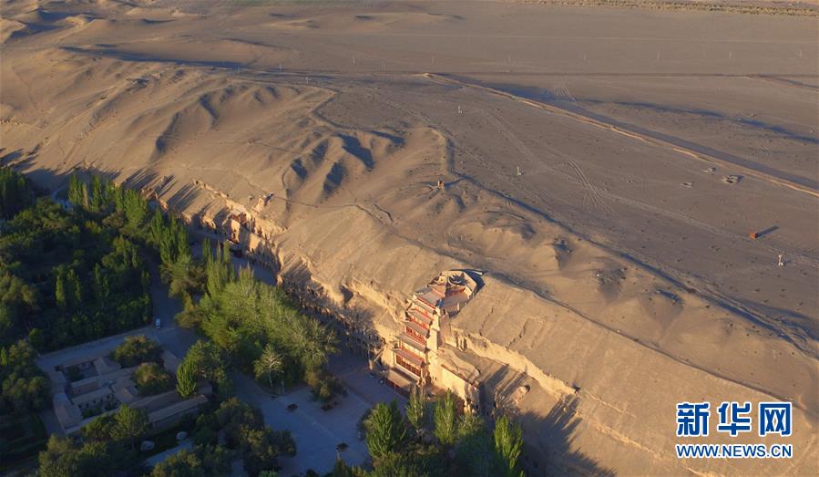 （時(shí)代先鋒&middot;圖文互動(dòng)）（12）此生不悔入沙海 勇?lián)厝问家?jiàn)金&mdash;&mdash;敦煌研究院文物保護(hù)利用群體群像