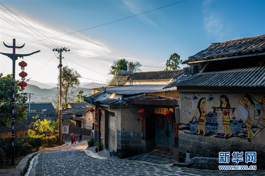 （圖文互動(dòng)）（1）跨越發(fā)展起宏圖 信心滿懷著華章&mdash;&mdash;習(xí)近平總書記考察云南回訪記