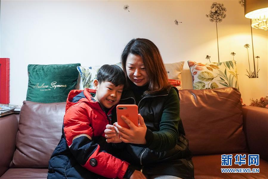 （聚焦疫情防控&middot;圖文互動(dòng)）（1）無(wú)法握手，但始終并肩